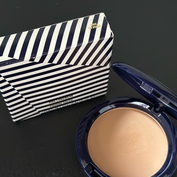 MAC Hey Sailor! Edition Pro Longwear Powder - Nude on Board (lightly swatched) - Picture 2 of 6